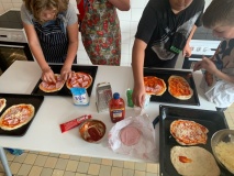 Příprava domácí pizzy